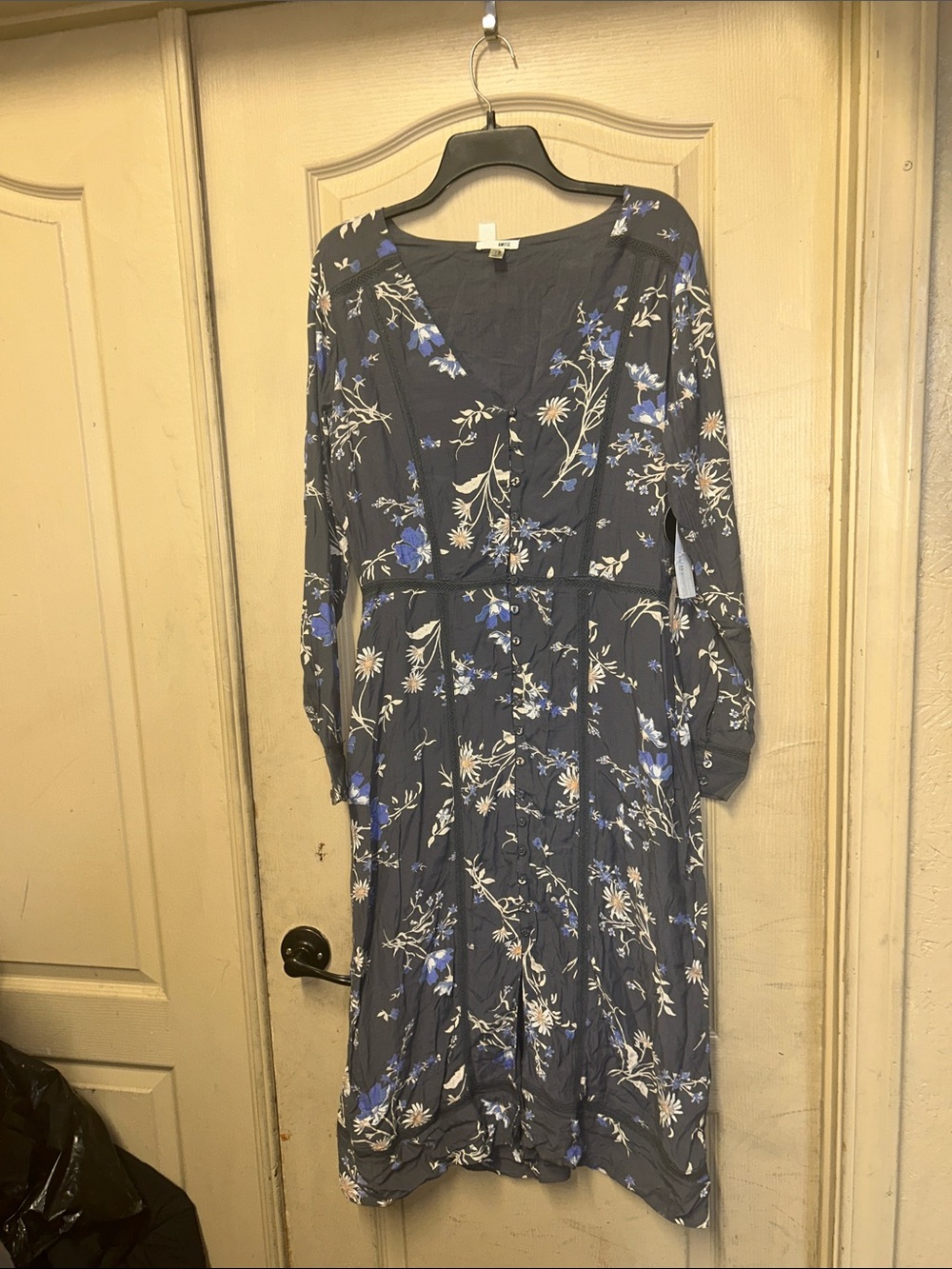 Amuse Society Navy Floral V-Neck Long Sleeve Midi Dress (OL1DB1)